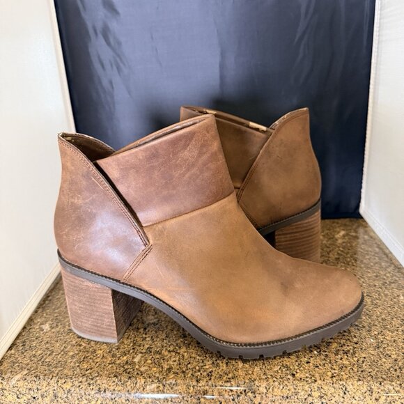 Clarks Women’s Malvet Helen Tan Leather Block Heel Ankle Booties Size 10 - Picture 2 of 9